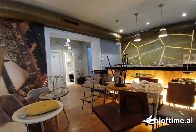 Ambient biznesi me qera 2+1 ne Tirane - 3,200 Euro