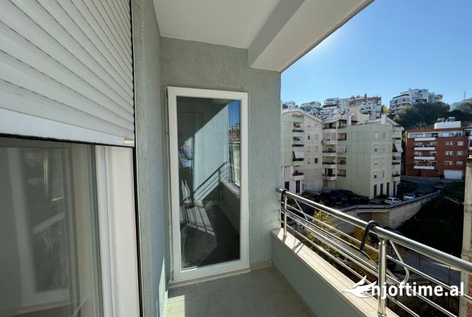 Shtepi ne shitje Apartament ne Tirane, 1+1, Mobilimi Bosh, pa mobiluar, Pagesa 119,000  Euro.