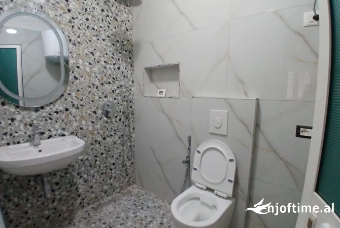 Shtepi ne shitje Apartament ne Tirane, 2+1, Mobilimi Bosh, pa mobiluar, Pagesa 120,000  Euro.