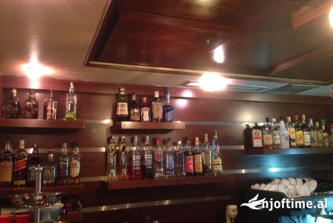Ambient biznesi me qera 2+1 ne Tirane - 800 Euro
