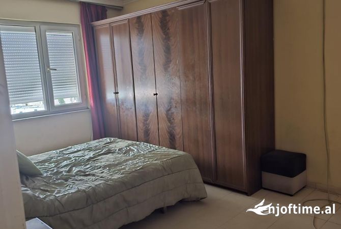 Shtepi ne shitje Apartament ne Tirane, 2+1, Mobilimi Pjeserisht e mobiluar, Pagesa 132,000  Euro.