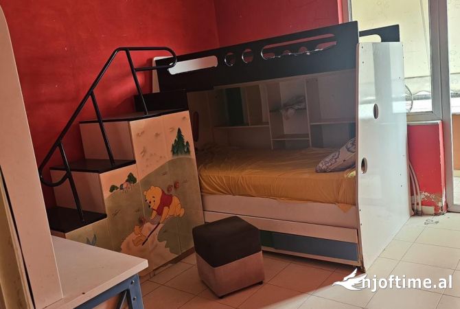 Shtepi ne shitje Apartament ne Tirane, 2+1, Mobilimi Pjeserisht e mobiluar, Pagesa 132,000  Euro.