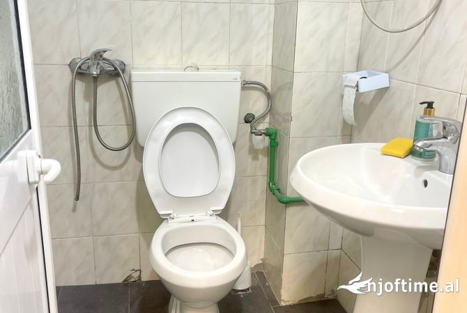 Ambient biznesi me qera 1+1 ne Tirane - 30,000 Leke