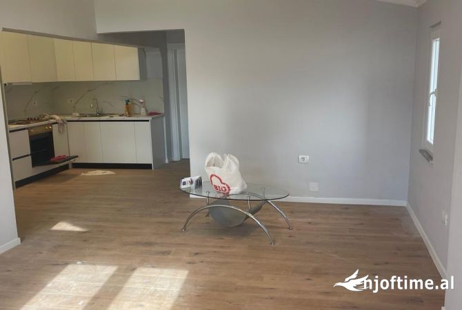 Shtepi me qera 2+1 ne Tirane - 40,000 Leke