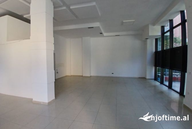 Ambient biznesi me qera 3+1 ne Tirane - 85,000 Leke