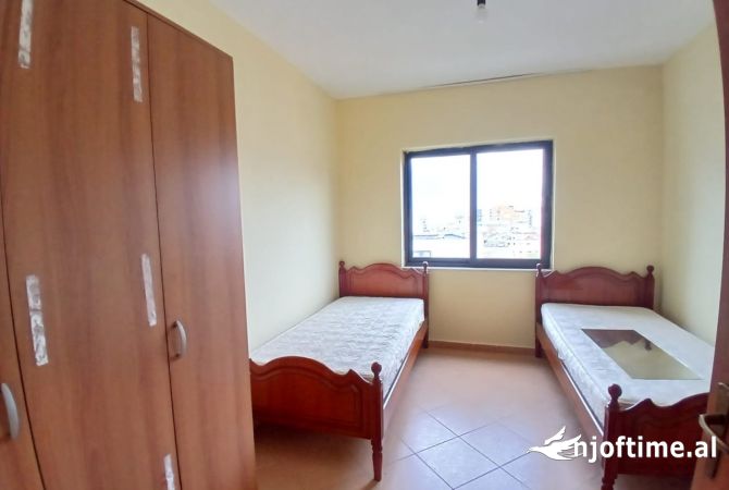 Shtepi me qera 2+1 ne Tirane - 60,000 Leke