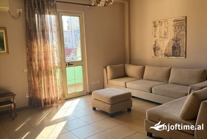 Shtepi me qera 2+1 ne Tirane - 650 Euro