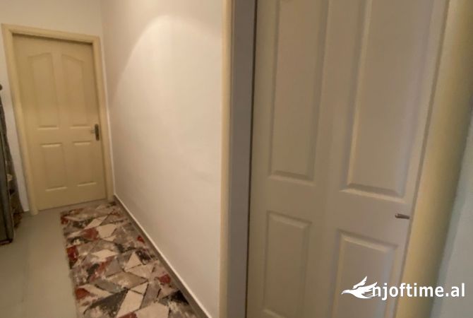 Shtepi ne shitje Apartament ne Tirane, 2+1, Mobilimi E mobiluar, Pagesa 129,600  Euro.