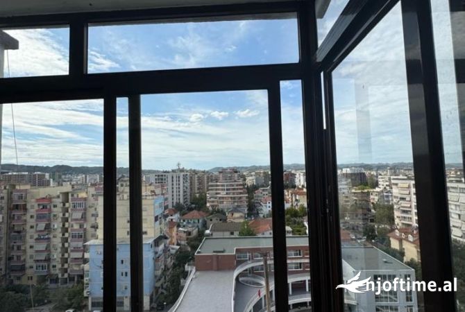Shtepi ne shitje Apartament ne Tirane, 2+1, Mobilimi E mobiluar, Pagesa 120,000  Euro.