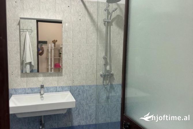 Shtepi ne shitje Apartament ne Tirane, 2+1, Mobilimi E mobiluar, Pagesa 120,000  Euro.