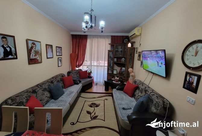 Shtepi ne shitje Apartament ne Tirane, 3+1, Mobilimi E mobiluar, Pagesa 165,000  Euro.