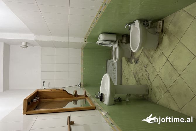 Shtepi ne shitje Apartament ne Tirane, 2+1, Mobilimi Pjeserisht e mobiluar, Pagesa 130,000  Euro.