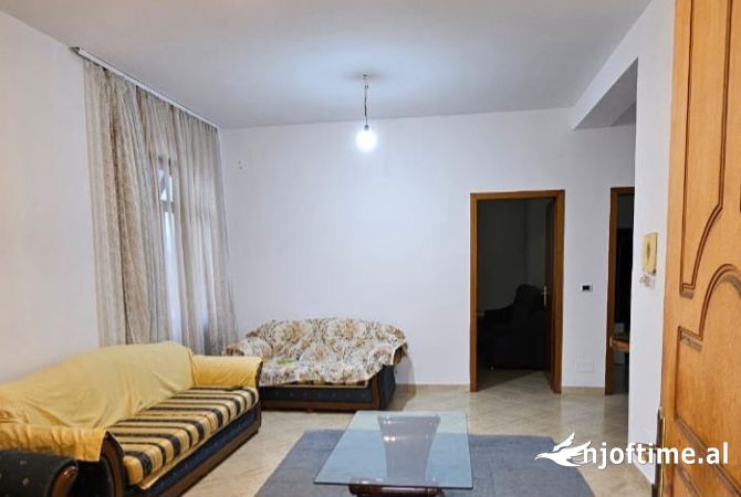 Shtepi me qera Apartament ne Tirane, 2+1, Mobilimi E mobiluar, Pagesa 55,000  Leke.