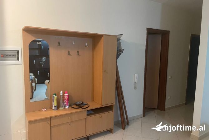 Shtepi ne shitje Apartament ne Tirane, 2+1, Mobilimi E mobiluar, Pagesa 125,000  Euro.