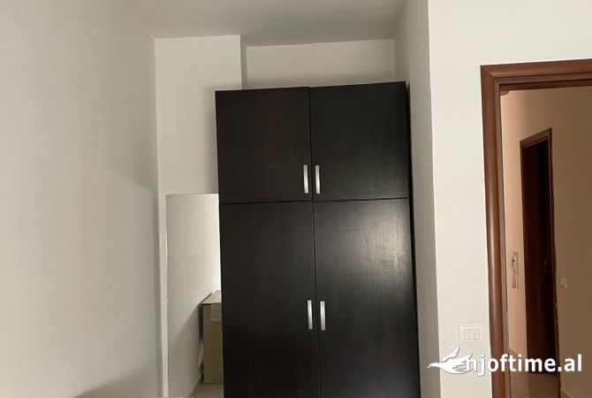 Shtepi ne shitje Apartament ne Tirane, 2+1, Mobilimi E mobiluar, Pagesa 125,000  Euro.