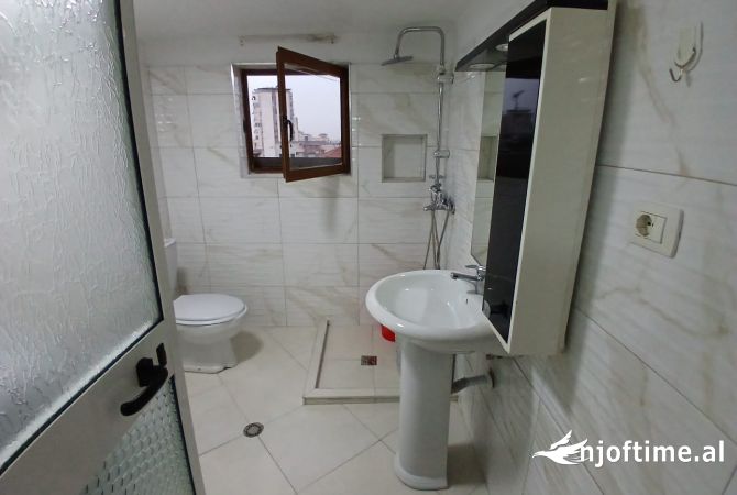 Shtepi me qera Apartament ne Tirane, 1+1, Mobilimi E mobiluar, Pagesa 48,000  Leke.