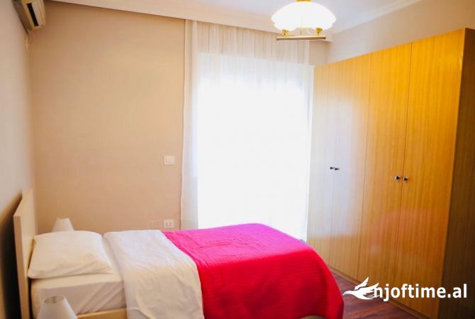 Shtepi me qera Apartament ne Tirane, 3+1, Mobilimi E mobiluar, Pagesa 800  Euro.