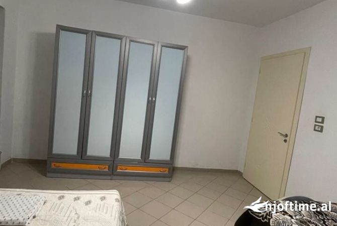 Shtepi me qera Apartament ne Tirane, 2+1, Mobilimi E mobiluar, Pagesa 400  Euro.