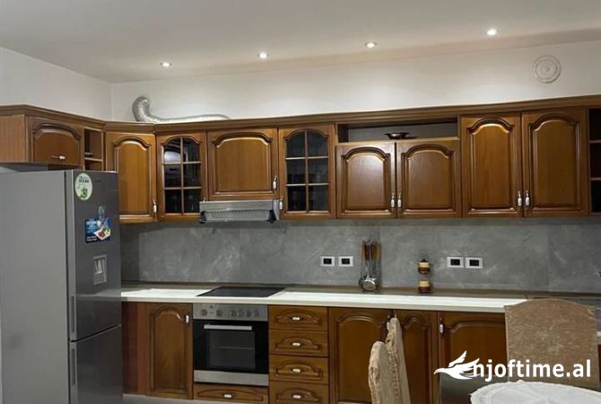 Shtepi me qera Apartament ne Tirane, 2+1, Mobilimi E mobiluar, Pagesa 400  Euro.