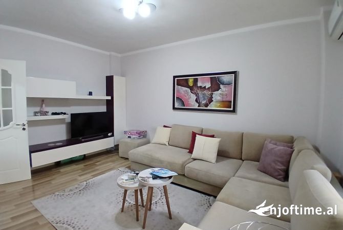 Shtepi me qera Apartament ne Tirane, 1+1, Mobilimi E mobiluar, Pagesa 400  Euro.