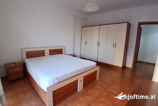 Shtepi me qera Apartament ne Tirane, 1+1, Mobilimi E mobiluar, Pagesa 450  Euro.