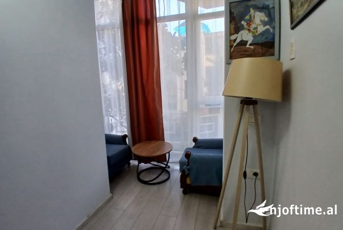 Shtepi me qera Apartament ne Tirane, 2+1, Mobilimi E mobiluar, Pagesa 60,000  Leke.