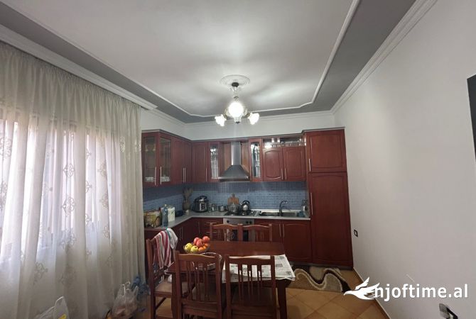 Shtepi me qera Apartament ne Tirane, 2+1, Mobilimi E mobiluar, Pagesa 40,000  Leke.