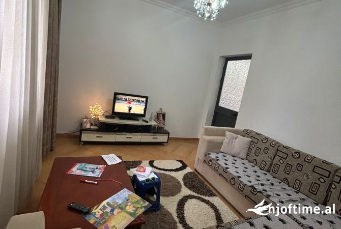Shtepi me qera Apartament ne Tirane, 2+1, Mobilimi E mobiluar, Pagesa 40,000  Leke.