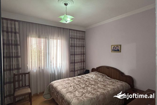 Shtepi me qera 2+1 ne Tirane - 40,000 Leke