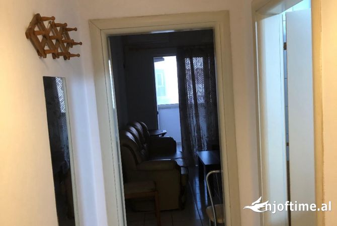 Shtepi me qera Apartament ne Tirane, 1+1, Mobilimi E mobiluar, Pagesa 400  Euro.