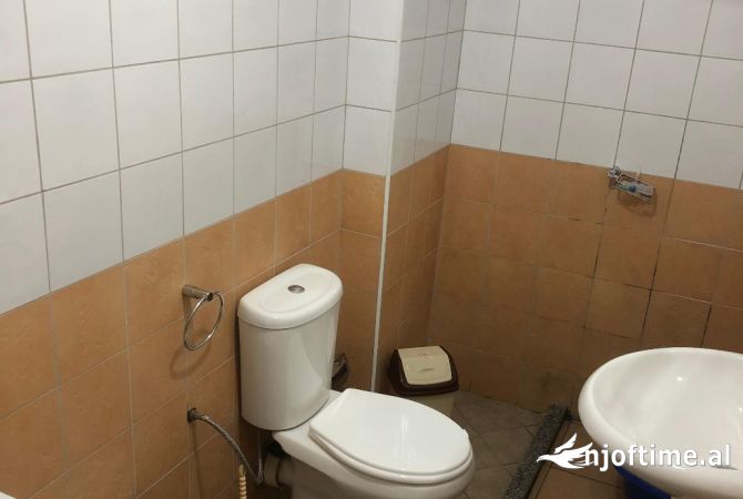 Shtepi me qera Apartament ne Tirane, 1+1, Mobilimi E mobiluar, Pagesa 400  Euro.