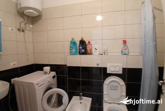 Shtepi ne shitje Apartament ne Tirane, 1+1, Mobilimi E mobiluar, Pagesa 138,000  Euro.