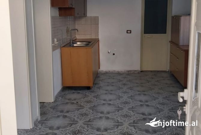 Shtepi me qera 2+1 ne Tirane - 450 Euro