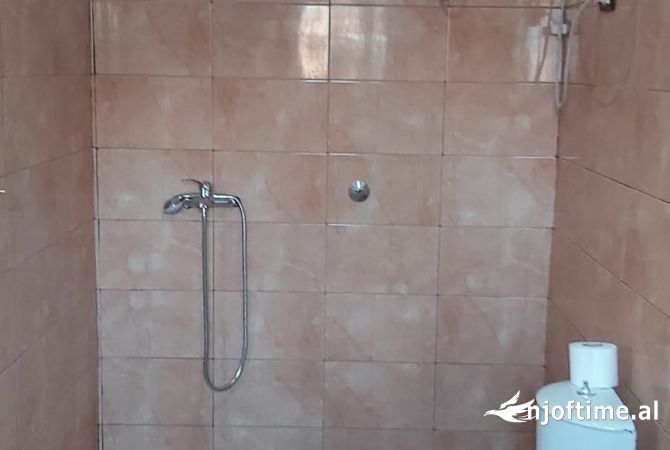 Shtepi me qera Apartament ne Tirane, 2+1, Mobilimi Pjeserisht e mobiluar, Pagesa 450  Euro.