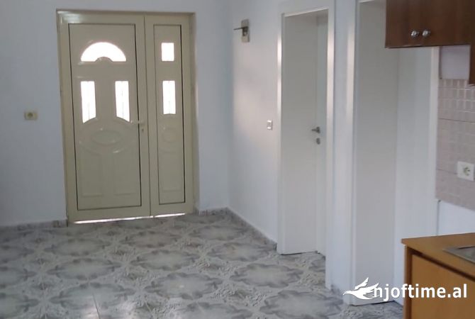 Shtepi me qera 2+1 ne Tirane - 450 Euro