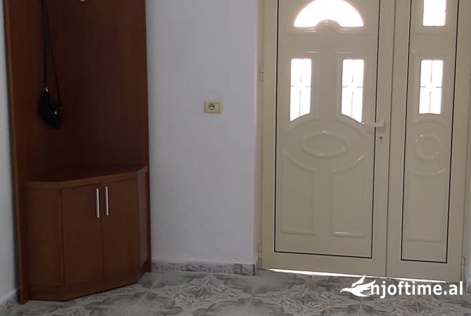 Shtepi me qera Apartament ne Tirane, 2+1, Mobilimi Pjeserisht e mobiluar, Pagesa 450  Euro.