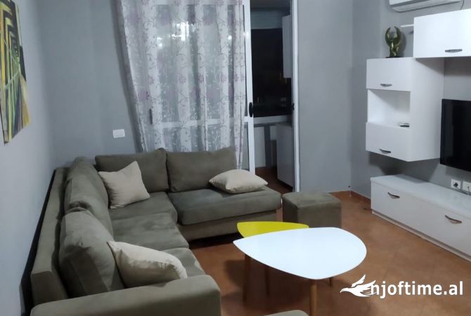 Shtepi me qera 2+1 ne Tirane - 450 Euro