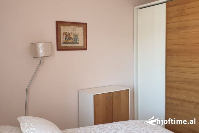 Shtepi me qera Apartament ne Tirane, 2+1, Mobilimi E mobiluar, Pagesa 45,000  Leke.