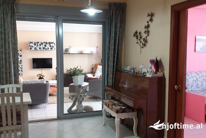 Shtepi me qera Apartament ne Tirane, 2+1, Mobilimi E mobiluar, Pagesa 45,000  Leke.