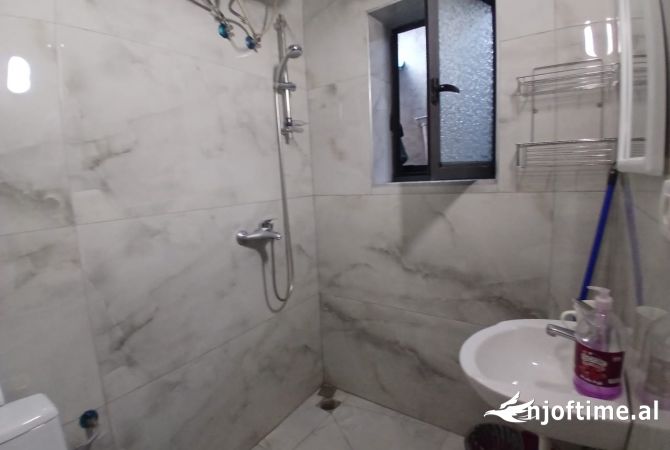 Shtepi me qera Apartament ne Tirane, Garsoniere, Mobilimi E mobiluar, Pagesa 450  Euro.