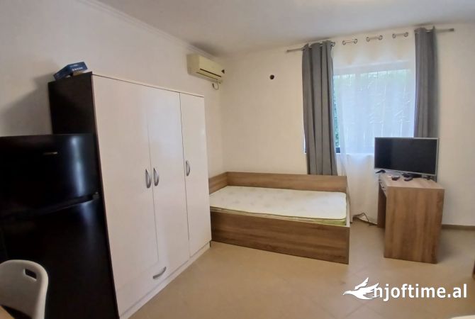 Shtepi me qera Apartament ne Tirane, Garsoniere, Mobilimi E mobiluar, Pagesa 450  Euro.