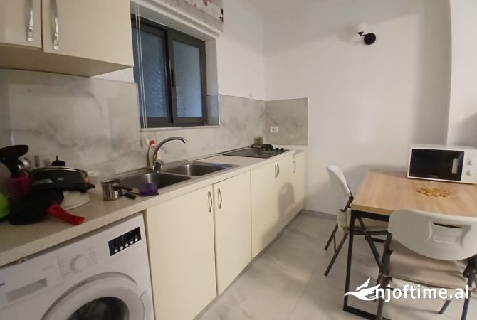 Shtepi me qera Apartament ne Tirane, Garsoniere, Mobilimi E mobiluar, Pagesa 450  Euro.