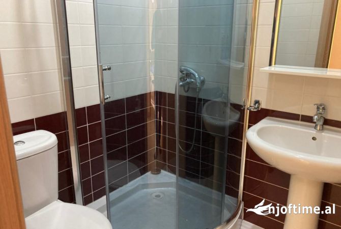 Shtepi me qera Apartament ne Tirane, 2+1, Mobilimi E mobiluar, Pagesa 700  Euro.