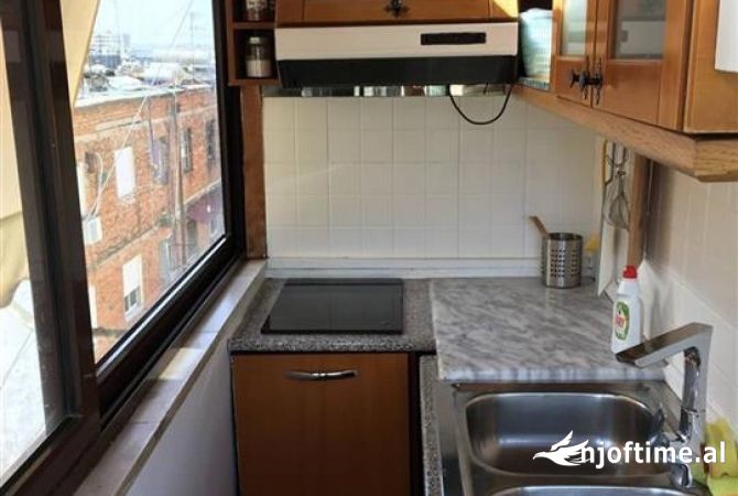 Shtepi me qera Apartament ne Tirane, 2+1, Mobilimi E mobiluar, Pagesa 55,000  Leke.