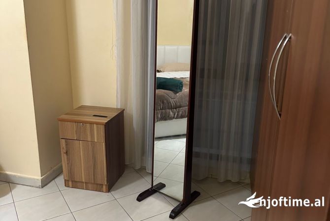 Shtepi me qera Apartament ne Tirane, 1+1, Mobilimi E mobiluar, Pagesa 55,000  Leke.