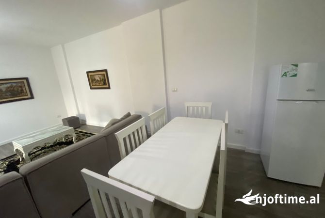 Shtepi me qera Apartament ne Tirane, 2+1, Mobilimi E mobiluar, Pagesa 600  Euro.