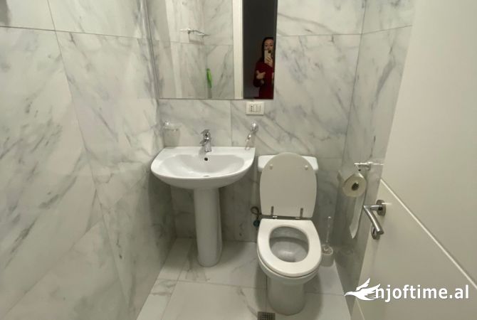 Shtepi me qera Apartament ne Tirane, 2+1, Mobilimi E mobiluar, Pagesa 600  Euro.