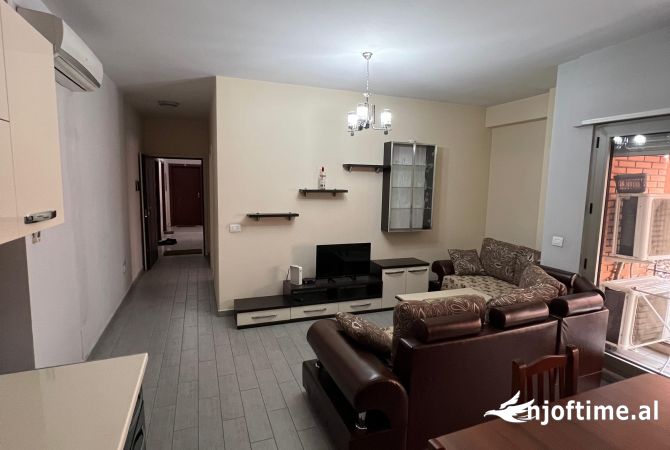 Shtepi me qera Apartament ne Tirane, 2+1, Mobilimi E mobiluar, Pagesa 580  Euro.