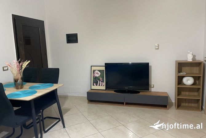 Shtepi me qera Apartament ne Tirane, 1+1, Mobilimi E mobiluar, Pagesa 400  Euro.