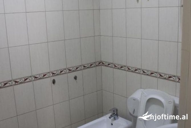 Shtepi me qera Apartament ne Tirane, 2+1, Mobilimi E mobiluar, Pagesa 60,000  Leke.